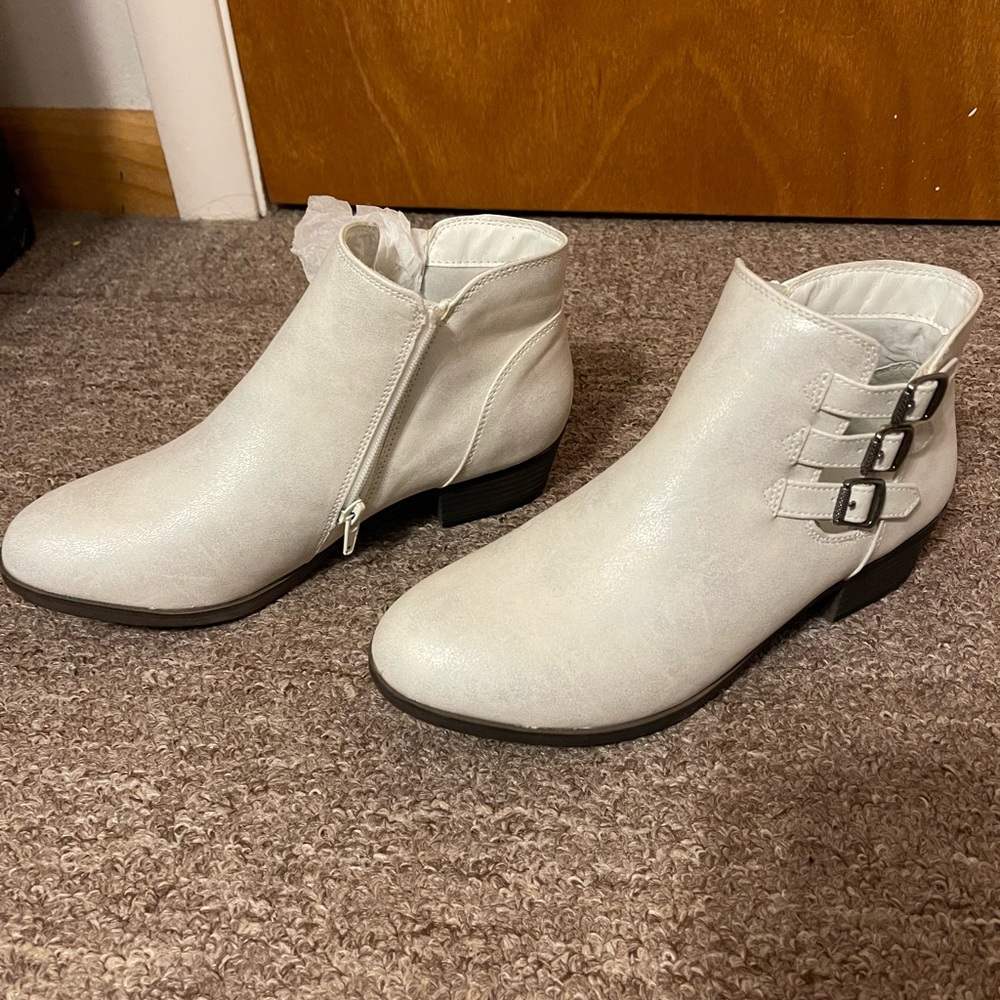 Women dress shoes